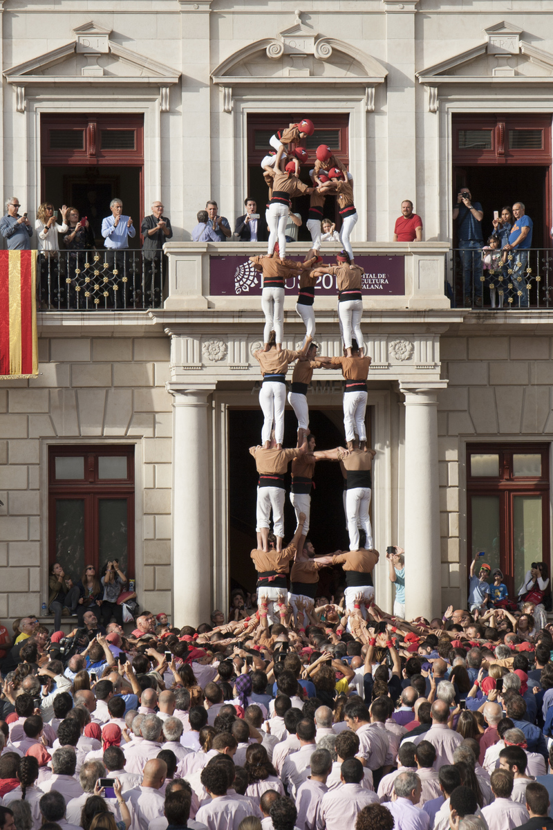 Reus Veu Per Primera Vegada Un Castell De Deu Pisos Durant La Diada Del