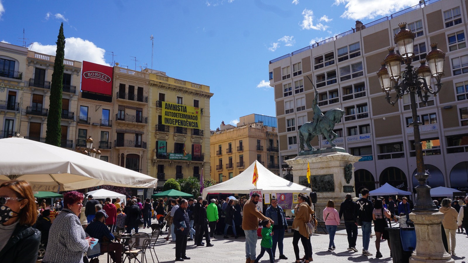 Sant Jordi 2022 plaça Prim