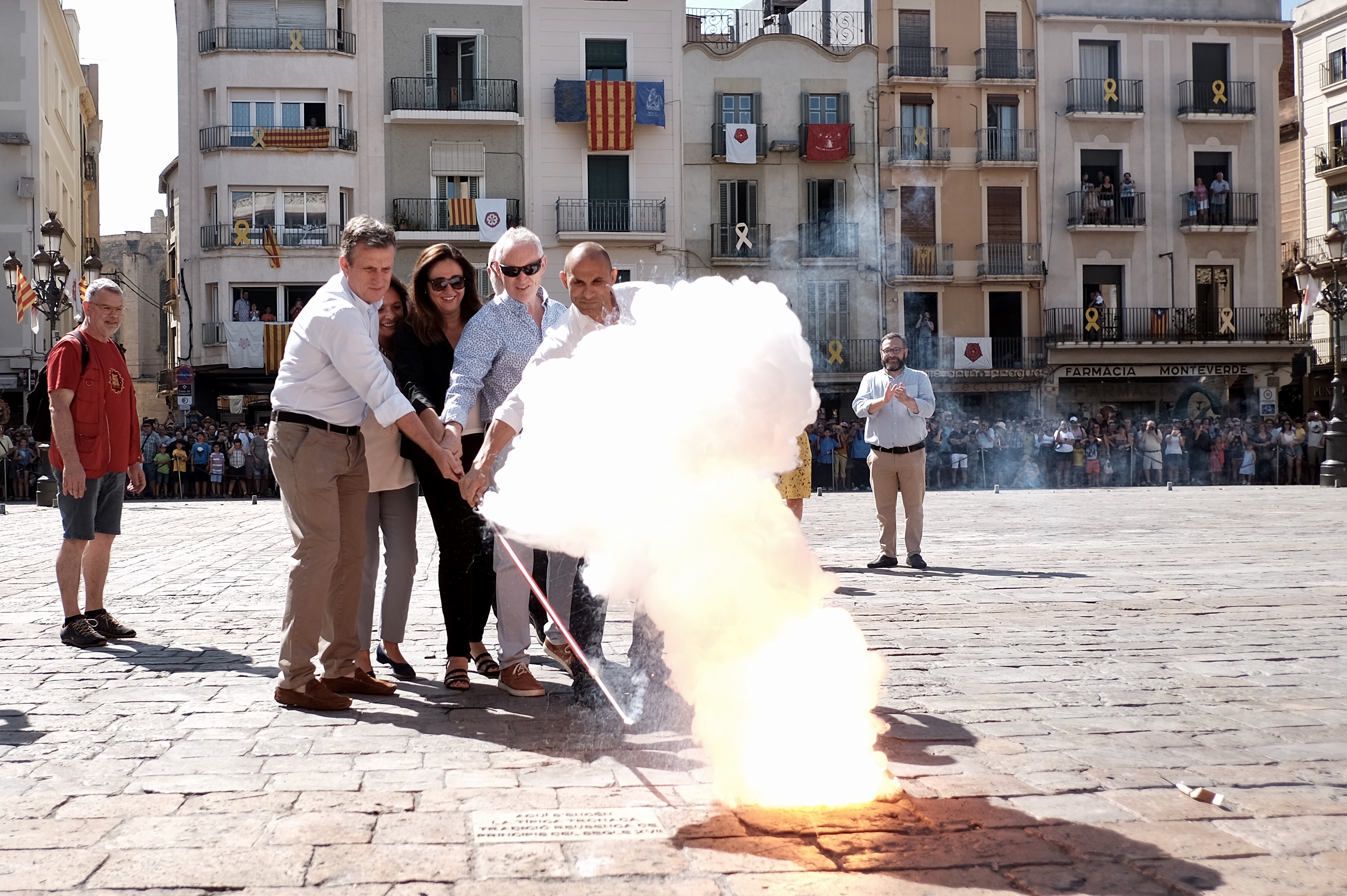 Imatges del matí de Sant Pere a la plaça del Mercadal