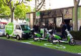 Foto de la zona de recàrrega de vehicle elèctric a la plaça de la Llibertat