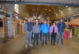 Imatge visita regidora Vilella als paradistes del Mercat del Camp que col·laboren amb el Programa de Gestió Alimentària de Re