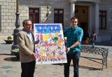 Imatge del regidor de Cultura i Joventut i l'autor amb el cartell de Sant Pere 2015