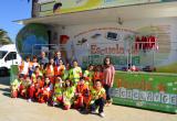 Imatge dels alumnes de l'Escola Joan Rebull amb el regidor de Medi Ambient, Marcos Massó