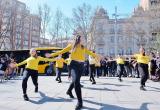 Foto de la gravació de la flashmob durant la festa de presentació dels nous busos