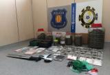 Material decomissat operació conjunta Mossos d'Esquadra i Guàrdia Urbana al carrer del Roser