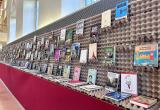 Exposició de les novetats editorials Sant Jordi 2023 a la Biblioteca Xavier Amorós
