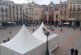 Plaça del Mercadal a punt per Sant Jordi