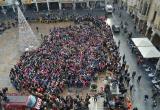 Una vista de la interpretació de la Gran Nadala 2017 per part dels escolars reusencs al Mercadal