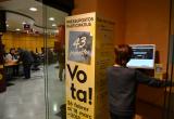 Imatge del punt de votació dels pressupostos participatius de l'Oficina d'Atenció Ciutadana de l'Ajuntament de Reus