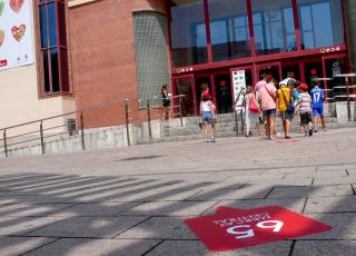 El Mercat Central es vesteix de festa per celebrar els 65 anys