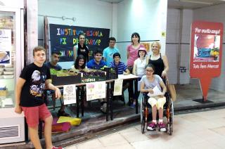 Els alumnes de l'Institut-Escola Pi del Burgar tornen a vendre al Mercat Central