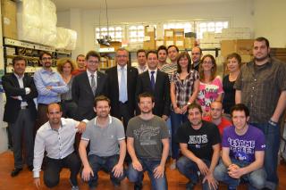 L'alcalde de Reus i el regidor d'Innovació, Empresa i Ocupació amb els treballadors de Quercus.