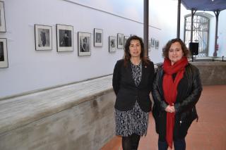 Imatge de la visita de la regidora (dreta) i la directora general al Casal de les Dones