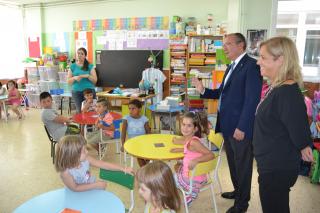 Imatge de la visita de l'alcalde a l'Escola ARCE aquest dilluns 12 de setembre