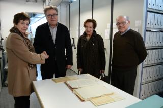 Imatge de la sra. Franquès amb el regidor Joaquim Sorio, la sra. Assumpta Piqué i Ezequiel Gort