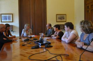 Foto de l'acte de signatura del conveni entre Ajuntament de Reus i URV