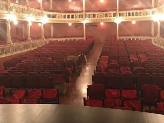 Platea del teatre bartrina amb la renovació de cadires