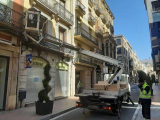 Treballs de les Brigades a la il·luminació del raval de Santa Anna