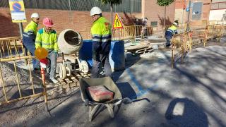 Obres de manteniment de voreres al carrer de l'Escorxador