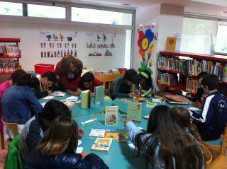 Imatge d'una sessió del club de lectura de La Penya dels Signes a les Biblioteques Municipals de Reus