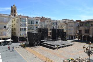 Imatge dels preparatius de l'espectacle inaugural de Trapezi 2017 al Mercadal de Reus