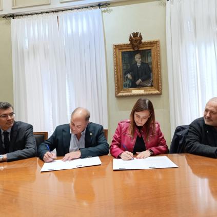 Accedeix a Signatura conveni Reus-Castellvell per al soterrament de les torres d'El Pinar