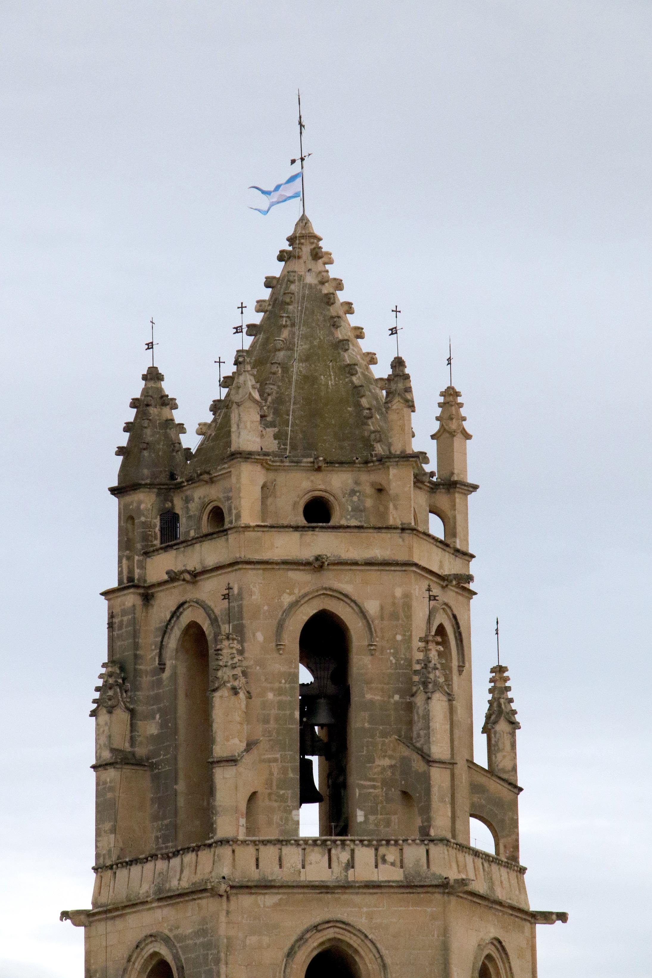 Festes de Misericòrdia · Hissada de la bandera mariana