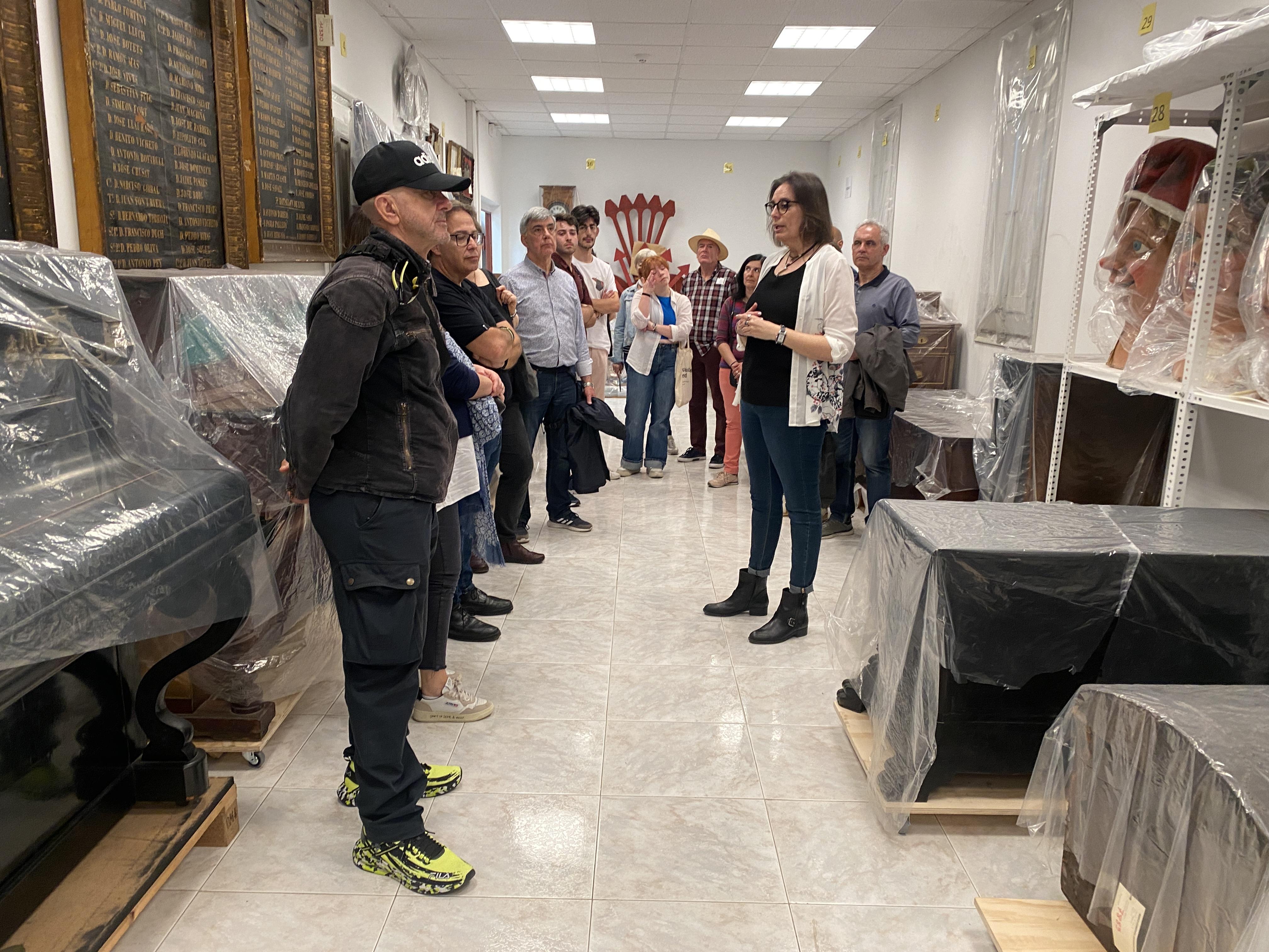 Taller de restauració i reserves del Museu Salvador VilasecaE