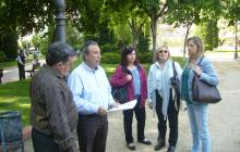 Els regidors amb els membres de l'Associació de Veïns de la Pastoreta.