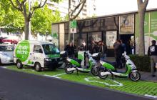 Foto de la zona de recàrrega de vehicle elèctric a la plaça de la Llibertat