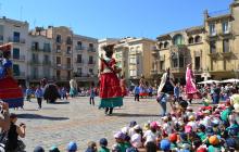 Imatge de la ballada dels Gegants i la Mulassa al Mercadal