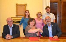 Imatge de la signatura de l'acord entre la Generalitat i l'Ajuntament de Reus en l'àmbit de la participació