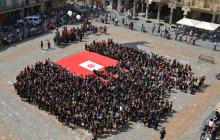 Una imatge de l'acció que s'ha fet aquest dilluns a la plaça del Mercadal