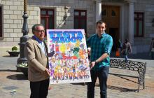 Imatge del regidor de Cultura i Joventut i l'autor amb el cartell de Sant Pere 2015