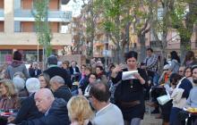 Imatge de la presentació de les obres locals de Reus 2016 a la BCR amb motiu de Sant Jordi 2016 a càrrec de Les Artistes Locals