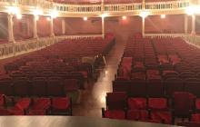 Platea del teatre bartrina amb la renovació de cadires