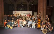 Foto família professionals circ Festa presentació Trapezi 2017 Mercat de les Flors de Barcelona