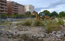 Es retiren els fonaments de les antigues instal·lacions prefabricades de tres centres educatius de la ciutat