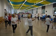 Imatge d'una sessió de gimnàstica per a gent gran aquest dilluns al Centre Cívic Ponent