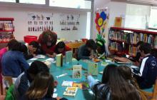 Imatge d'una sessió del club de lectura de La Penya dels Signes a les Biblioteques Municipals de Reus