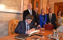Imatge de la visita del president de la Generalitat a l'Ajuntament de Reus